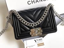 TÚI XÁCH CHANEL Boy 20 V Lambskin Leather