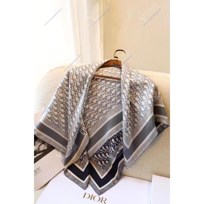 KHĂN CHOÀNG DIOR 